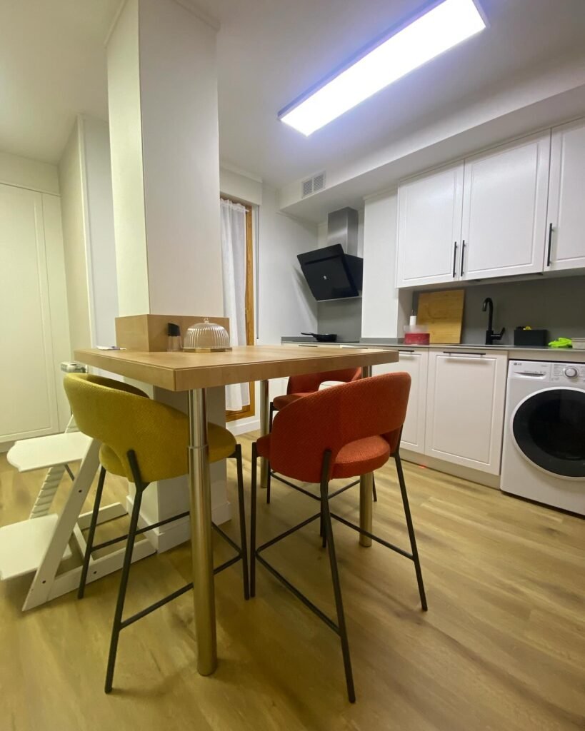 Cocina lacada con modelo de puerta exclusivo a medida