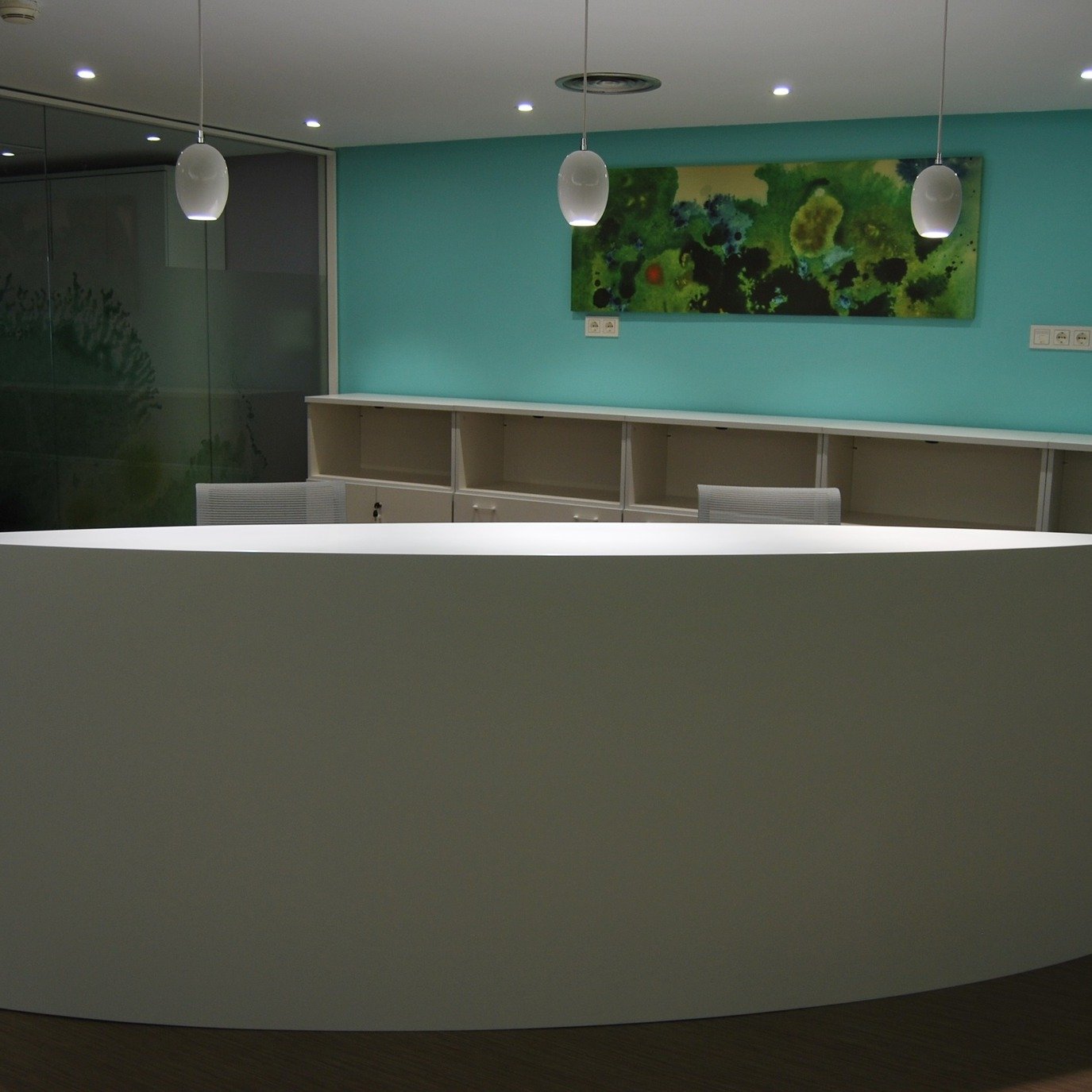 Detalle mostrador CORIAN curvado