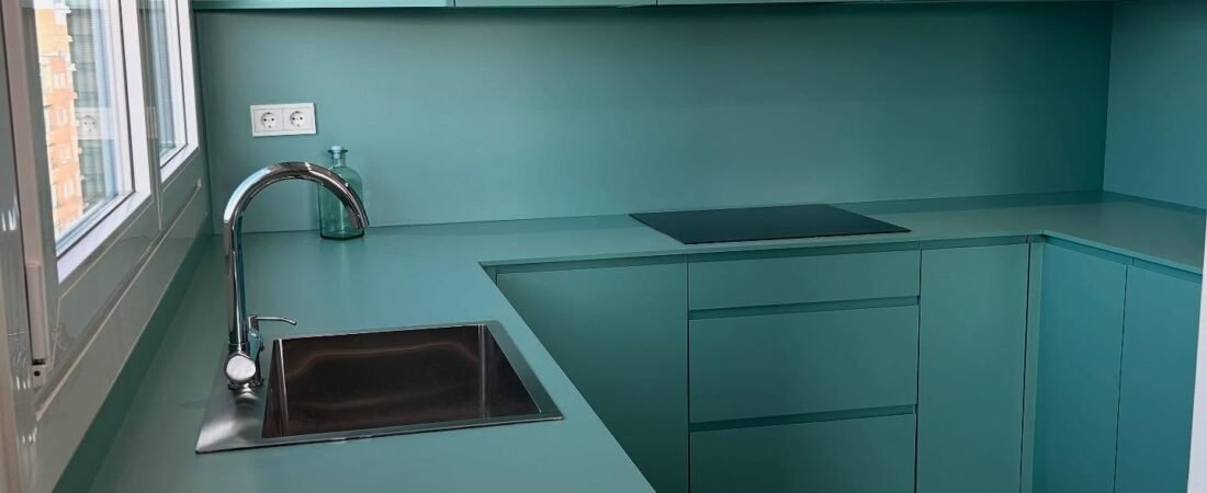 Cocinas Abiertas al Salón: Cómo Dimensionarlas Correctamente