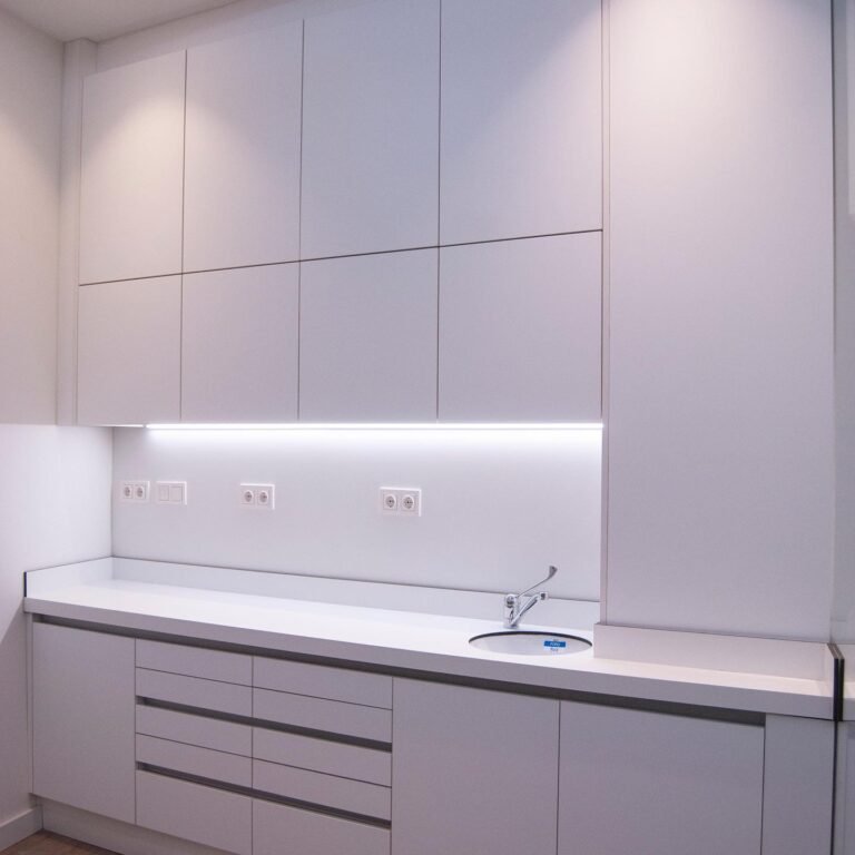 Gabinete dental modelo Lineal: estilo y sencillez