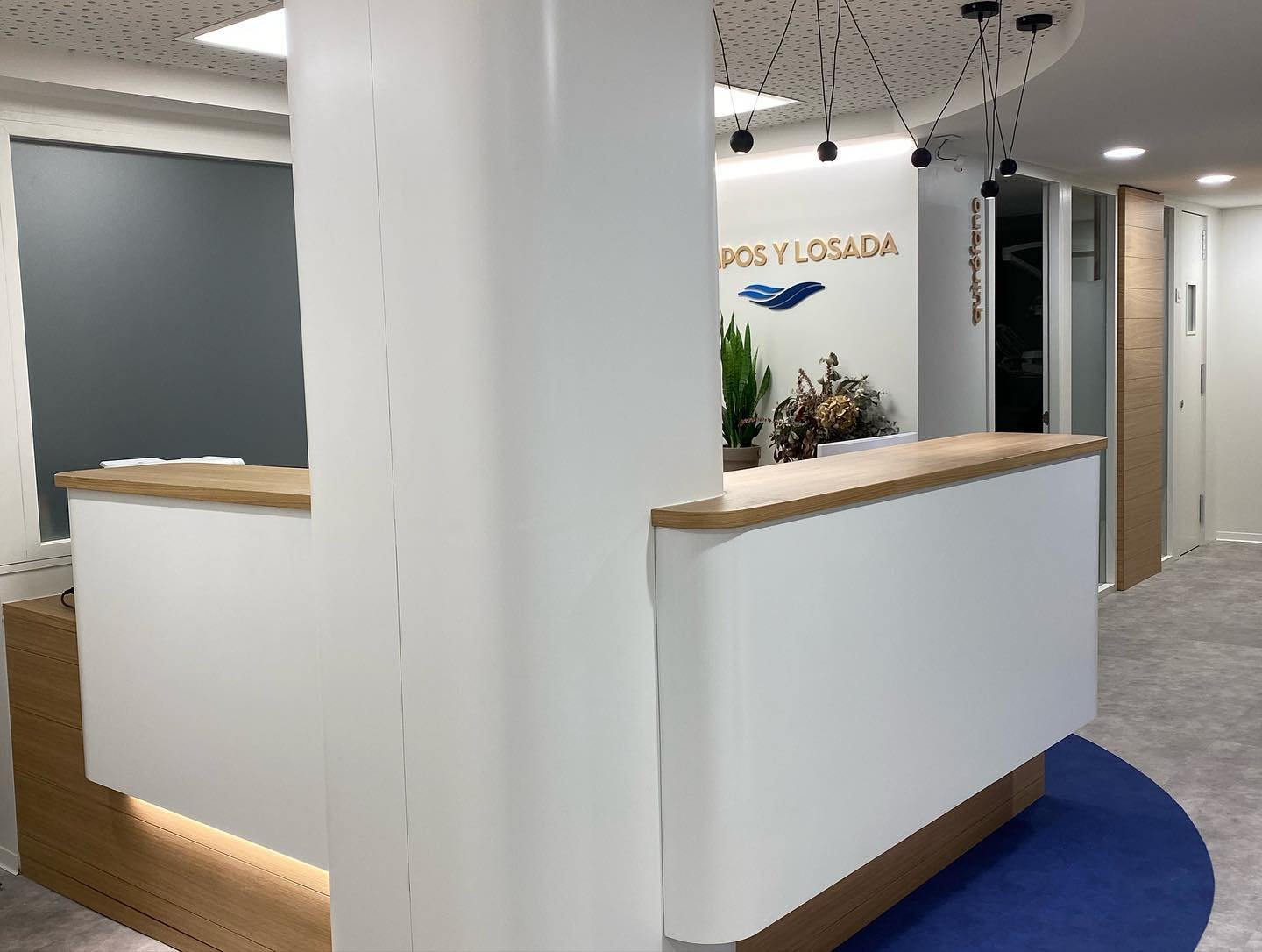 Mostrador recepción dental encimera continua