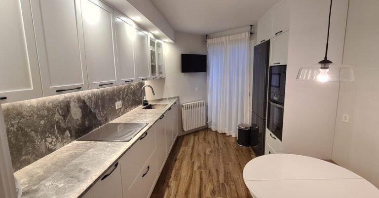 Cocina con puerta lacada modelo exclusivo fabricada íntegramente