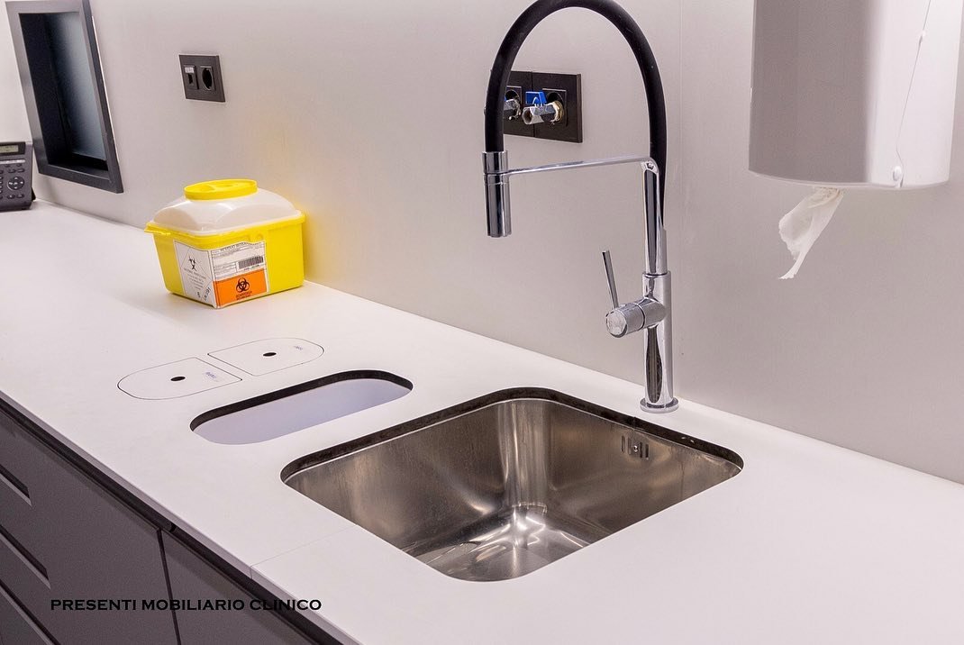 Sala de esterilización con encimera continua