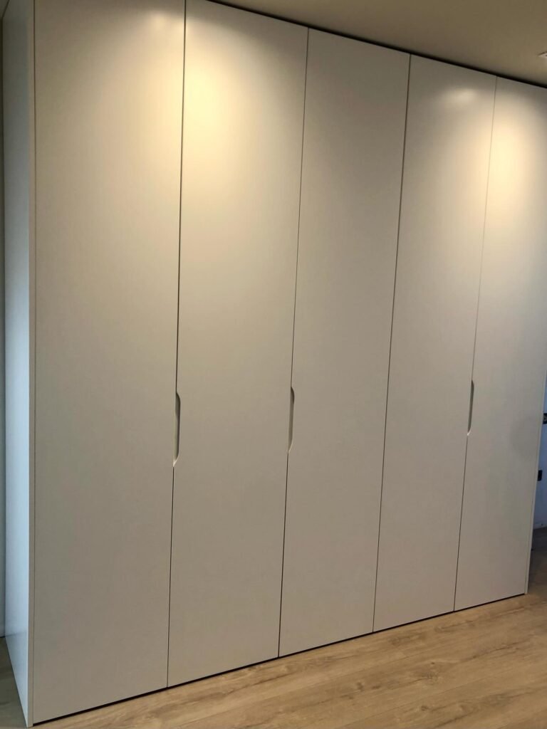 Armario con puertas lacadas integrable en cualquier ambiente